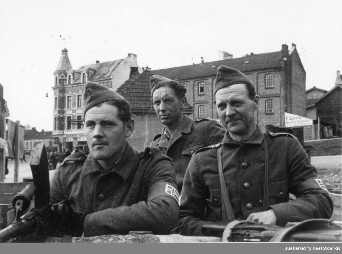 Norske Hjemmestyrker I Tysk Bunker I Hønefoss Mai 1945 - Buskerud 