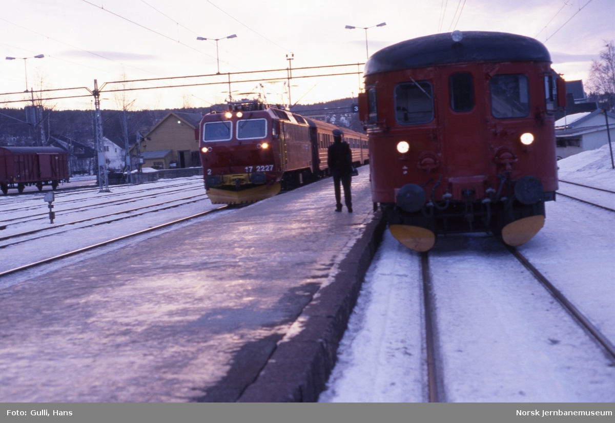 Nest Siste Persontog På Numedalsbanen 31 Desember 1988 På Kongsberg Stasjon Toget Fra Oslo 