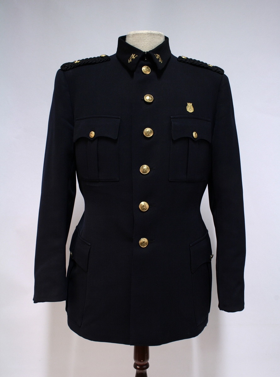 Politiuniform M/1946 - Justismuseet / DigitaltMuseum