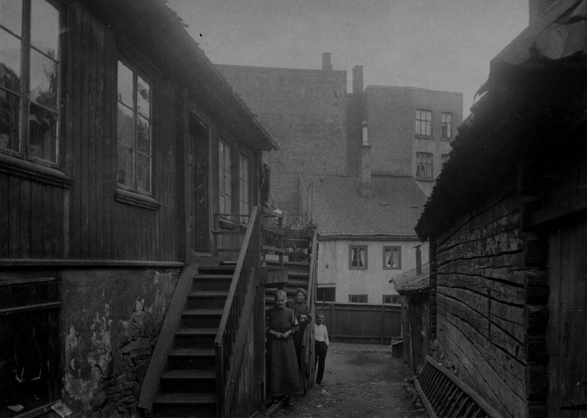 Hammersborg, Oslo. Gammel trehusbebyggelse. - Norsk Folkemuseum ...